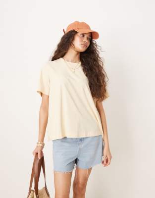ASOS DESIGN - Oversize-T-Shirt in verwaschenem Cremeweiß mit Lochstickerei am Rücken