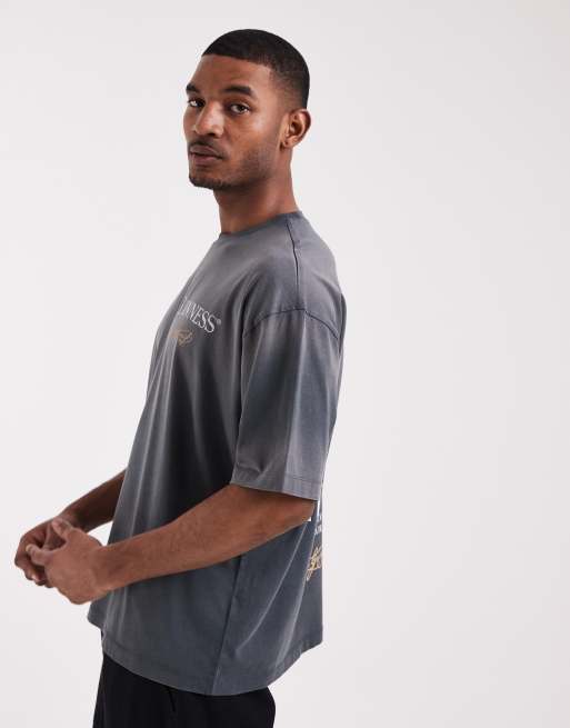 ASOS DESIGN – Oversize-T-Shirt in verwaschenem Schwarz mit „Guinness“-Print, 3 von 5