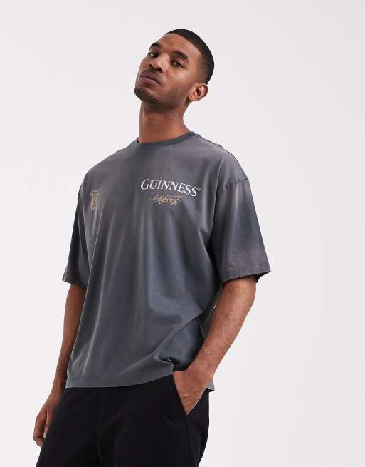 ASOS DESIGN – Oversize-T-Shirt in verwaschenem Schwarz mit „Guinness“-Print, 4 von 5