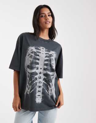ASOS DESIGN - Oversize-T-Shirt in verwaschenem Schwarz mit Röntgen-Grafikprint-Grau