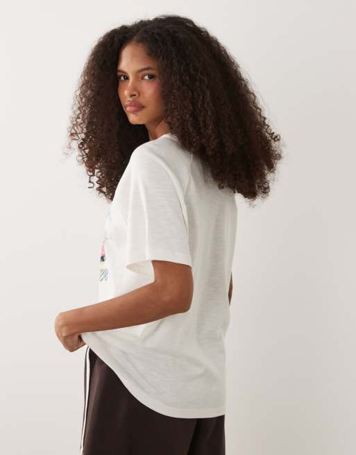 ASOS DESIGN – Oversize-T-Shirt in Weiß mit Auto-Grafikprint und Raglan-Ärmeln, 4 von 4