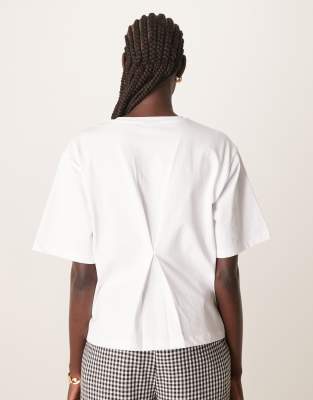 ASOS DESIGN - Oversize-T-Shirt in Weiß mit Faltendetail hinten