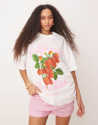 ASOS DESIGN - Oversize-T-Shirt in Weiß mit Himbeer-Frucht-Print