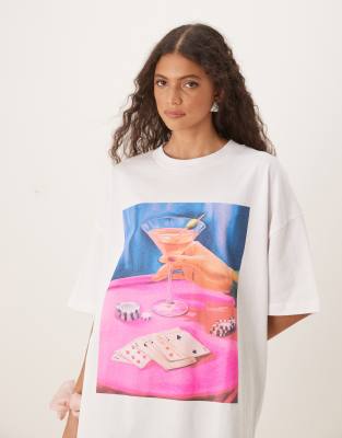 ASOS DESIGN - Oversize-T-Shirt in Weiß mit Martinicocktail-Print