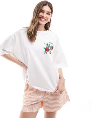 ASOS DESIGN - Oversize-T-Shirt in Weiß mit NYC-Rosen-Grafik