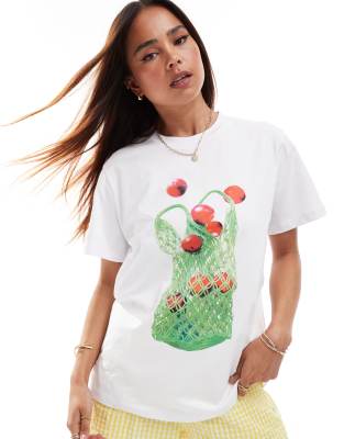 ASOS DESIGN - Oversize-T-Shirt in Weiß mit „Obst in Flechttasche"-Grafikprint