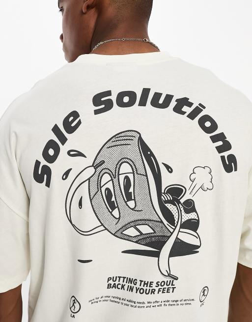ASOS DESIGN – Oversize-T-Shirt in Weiß mit Schuh-Rückenprint in Cartoon-Optik