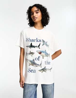 ASOS DESIGN - Oversize-T-Shirt in Weiß mit „Sharks"-Grafikprint