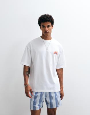 Oversize-T-Shirt in Weiß mit sommerlicher Stickerei auf der Brust Weiß S