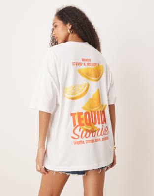 ASOS DESIGN - Oversize-T-Shirt in Weiß mit Tequila-Cocktail-Print