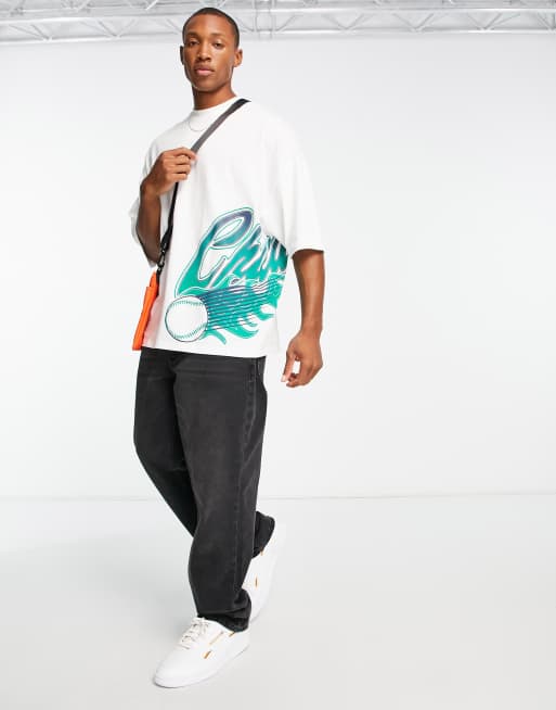 ASOS DESIGN – Oversize-T-Shirt in Weiß mit umlaufenden Chicago-Cityprint, 3 von 4
