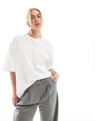 ASOS DESIGN - Oversize-T-Shirt in Weiß mit V-Ausschnitt