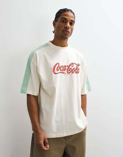 ASOS DESIGN – Oversize-T-Shirt in Wollweiß mit Coca-Cola-Print, 3 von 5