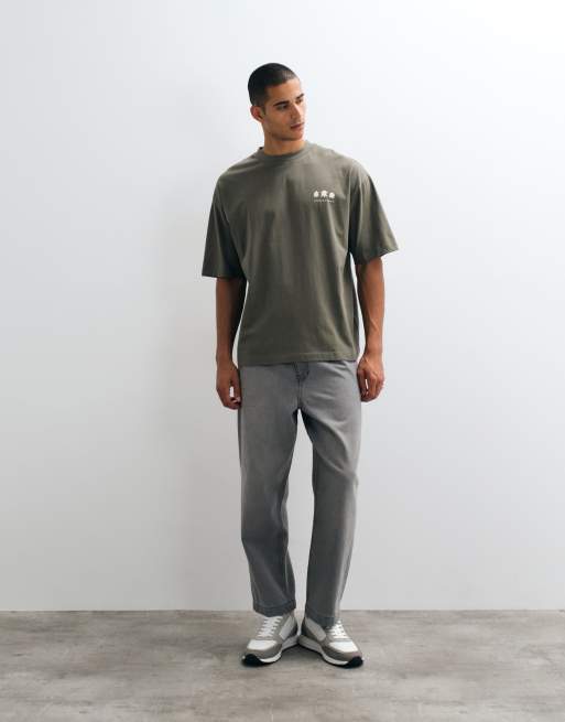 ASOS DESIGN oversize t-shirt med texttryck på ryggen i olivgrönt, 4 av 5