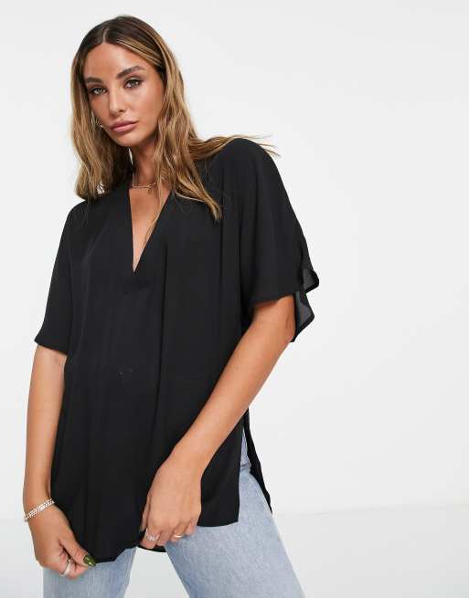 ASOS DESIGN Oversize T Shirt mit V Ausschnitt und geteiltem Saum in Schwarz ASOS