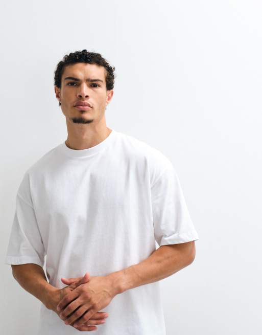 ASOS DESIGN Oversize-T-Shirt mit Wirtshaus-Print in Weiß, 4 von 5