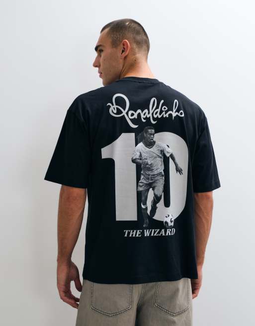 ASOS DESIGN oversize T-shirt z nadrukiem Ronaldinho w kolorze czarnym, 4 z 5