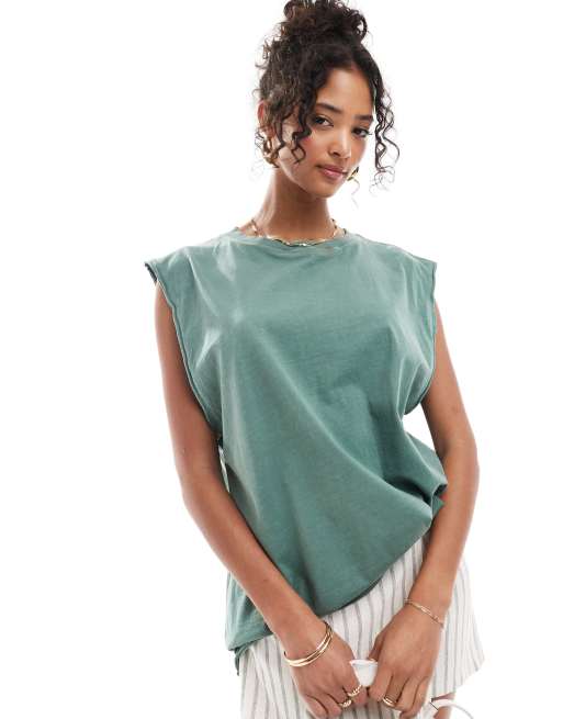 FhyzicsShops DESIGN – Oversize-Tanktop in verwaschenem Salbeigrün mit tiefem Armausschnitt