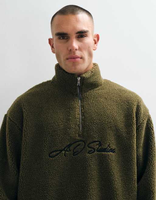 ASOS DESIGN Oversize Teddy-Pullover mit Viertelreißverschluss und Stickerei in Olivgrün, 4 von 5