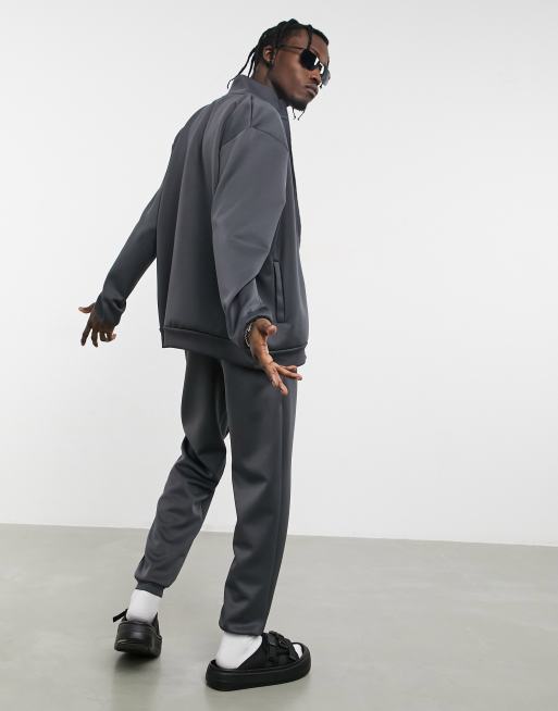 ASOS DESIGN – Oversize-Trainingsanzug mit Jacke & Jogginghose in anthrazitfarbenem Neopren-Look, 2 von 4