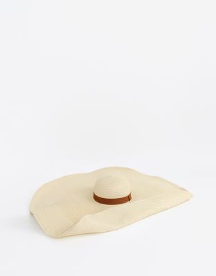 oversized straw sun hats