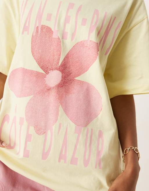 ASOS DESIGN - Oversized baby T-shirt met Cote d'Azur-print in botergeel, 2 van 4
