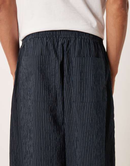 ASOS DESIGN – Weite Oversize-Schlupfhose mit Nadelstreifen