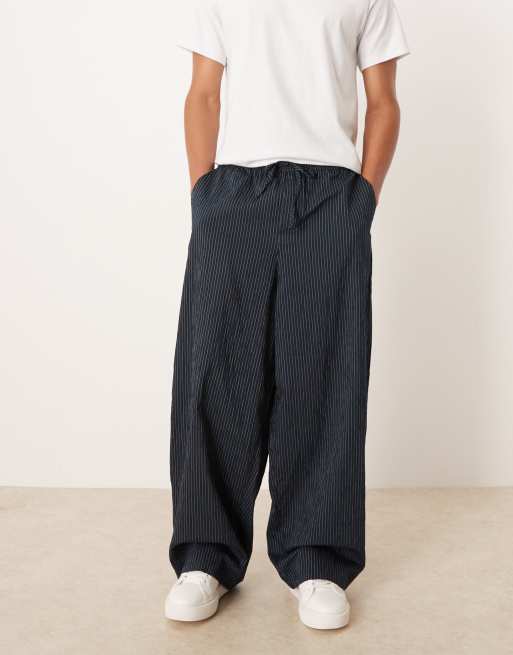 ASOS DESIGN – Weite Oversize-Schlupfhose mit Nadelstreifen