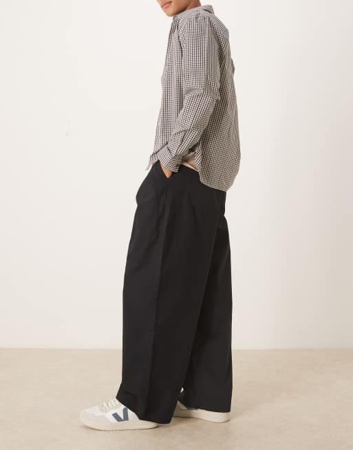 ASOS DESIGN oversized baggy trousers in black with pleats, 3 of 5
