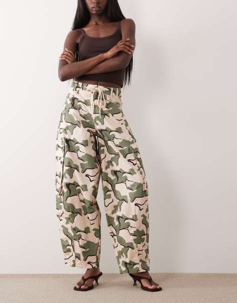 ASOS DESIGN - Oversized ballonbukser med lommedetaljer og camouflageprint - view 1
