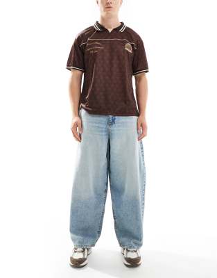 oversized balloon jeans in mid wash blue