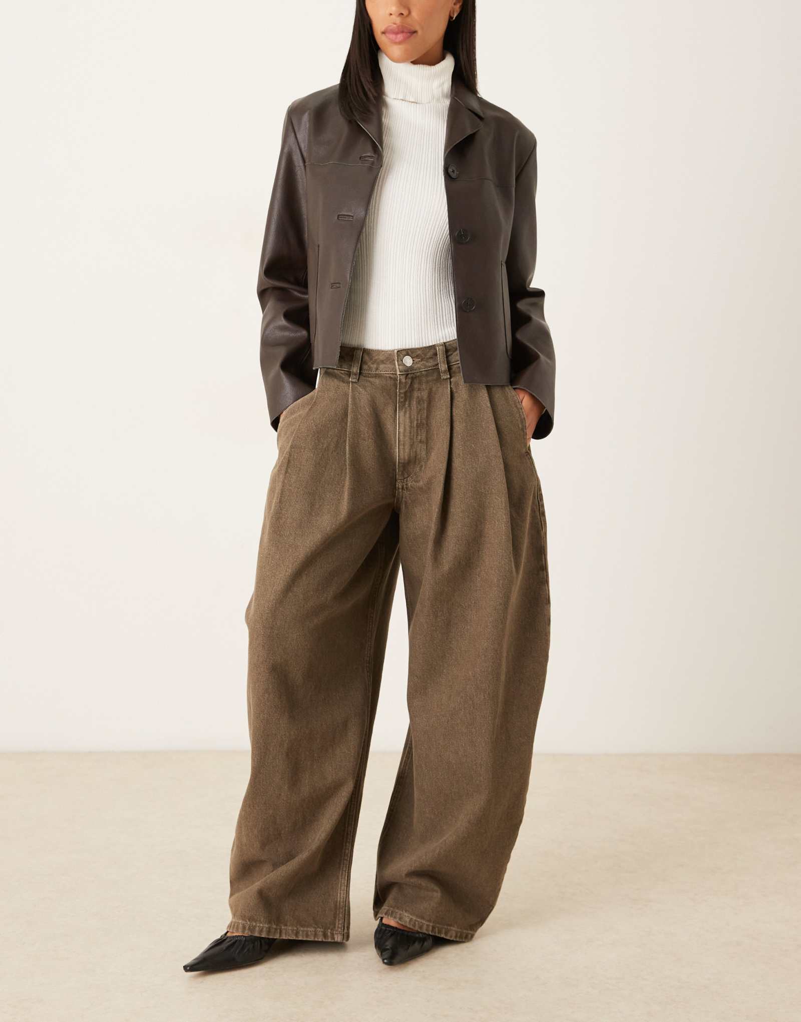 ДИЗАЙНЕРСКИЕ джинсы-бочонки оверсайз от ASOS оливково-зеленого цвета