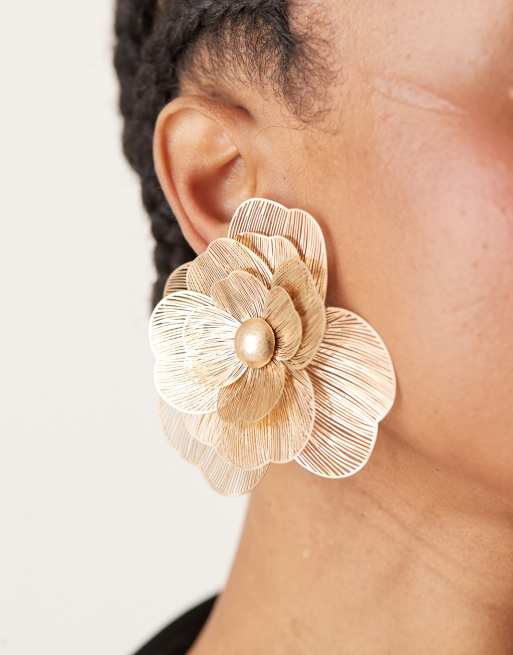 ASOS DESIGN - Oversized bloemvormige oorbellen van ijzerdraad in goudkleur