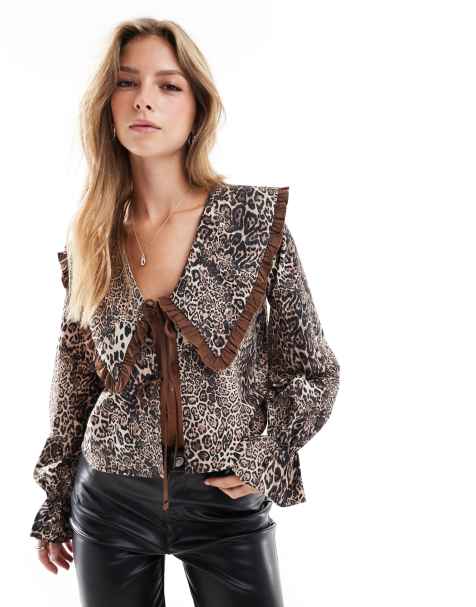 ASOS DESIGN - Oversized bluse med krave og bindebånd foran i dyreprint - view 1