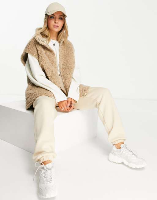ASOS DESIGN - Oversized bodywarmer van borg in camel, 2 van 4