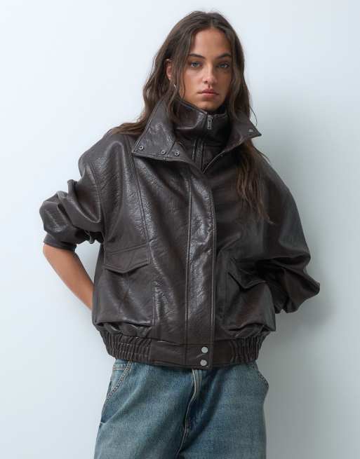 ASOS DESIGN oversized bomberjakke i læderlook med ståkrave i chokolade, 2 af 5