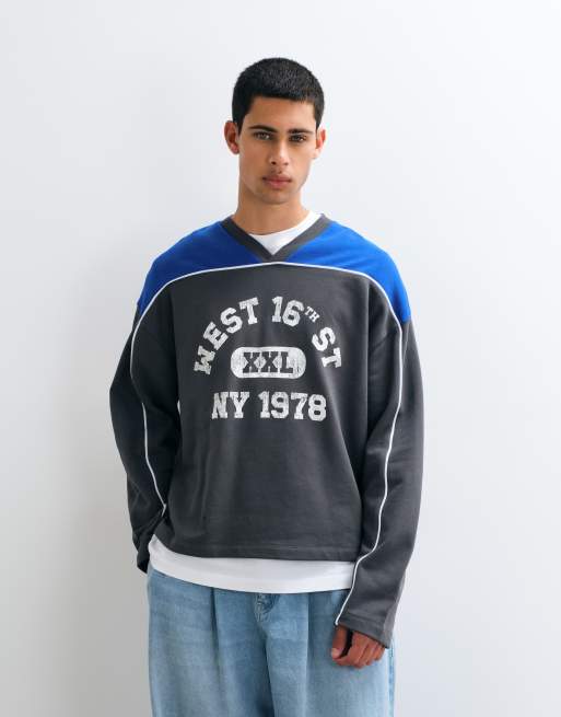 ASOS DESIGN oversized boxy crew sweat met cut & sewl-panelen, piping en print in grijs katoen loopback, 5 van 5