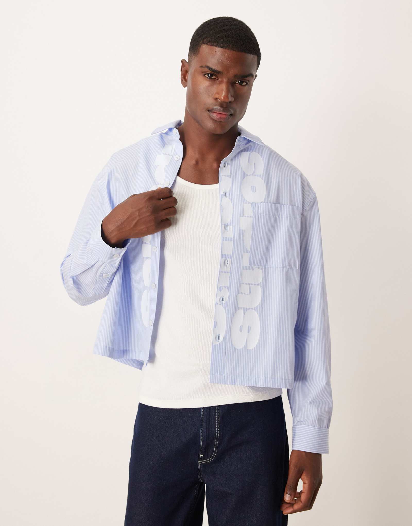 Объемная рубашка в тонкую полоску от ASOS DESIGN с текстовым принтом синего цвета