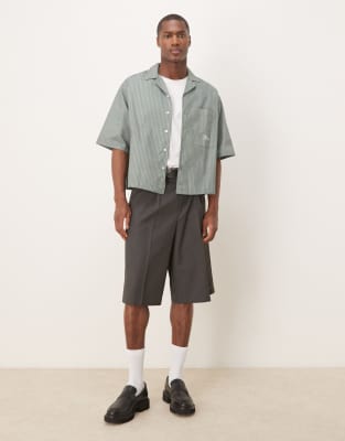 ASOS DESIGN - Camicia oversize squadrata verde a righe con tasca ricamata