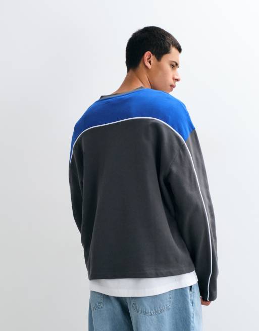 ASOS DESIGN oversized boxy Sweatshirt mit Rundhalsausschnitt, Cut-and-Sew-Einsätzen, Paspelierung und Print in Grau, 4 von 5