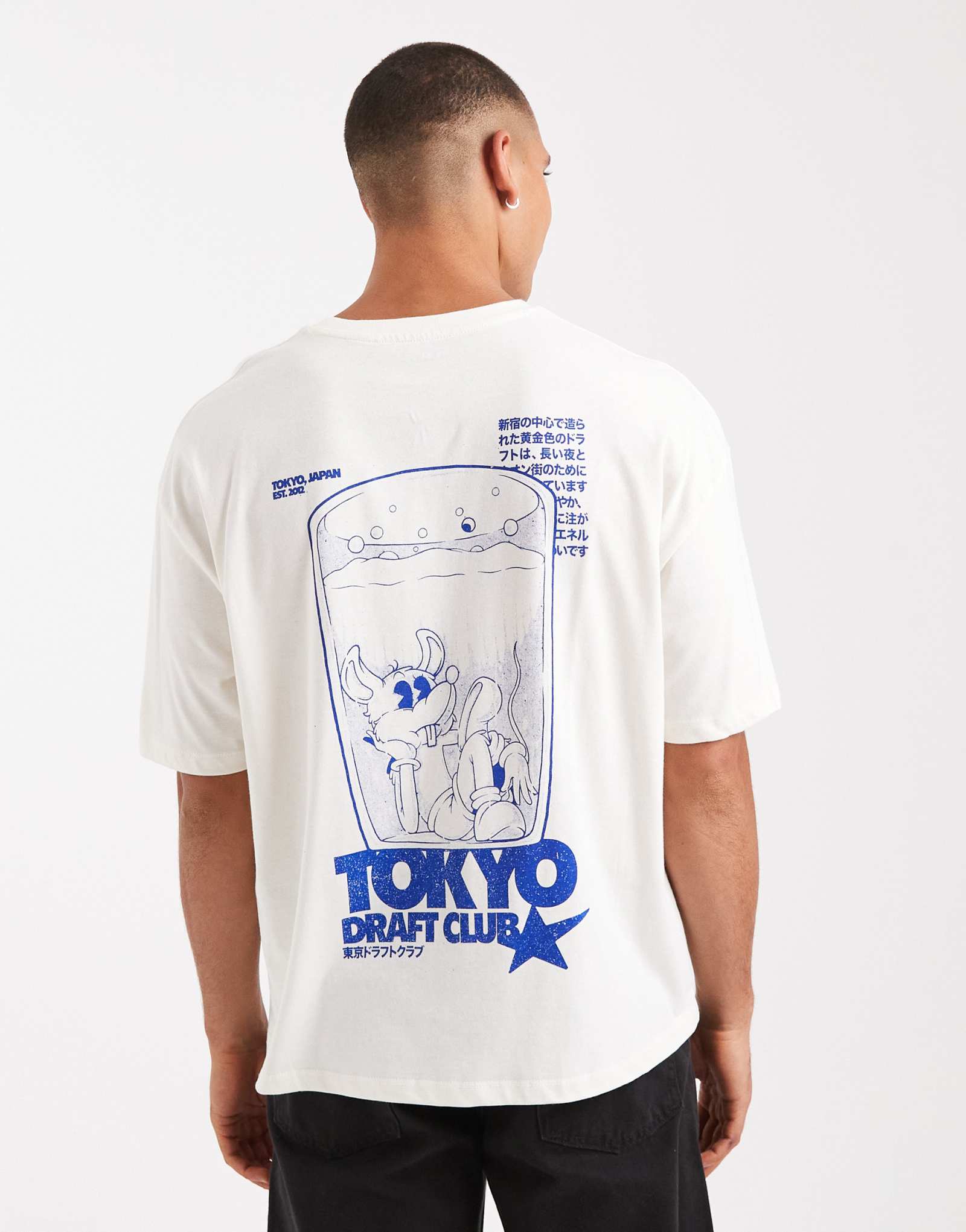 ДИЗАЙНЕРСКАЯ футболка свободного кроя оверсайз от ASOS с рисунком сзади кремового цвета