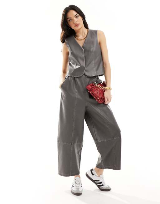 ASOS DESIGN - Oversized broek met rechte wijde pijpen van imitatieleer in grijs