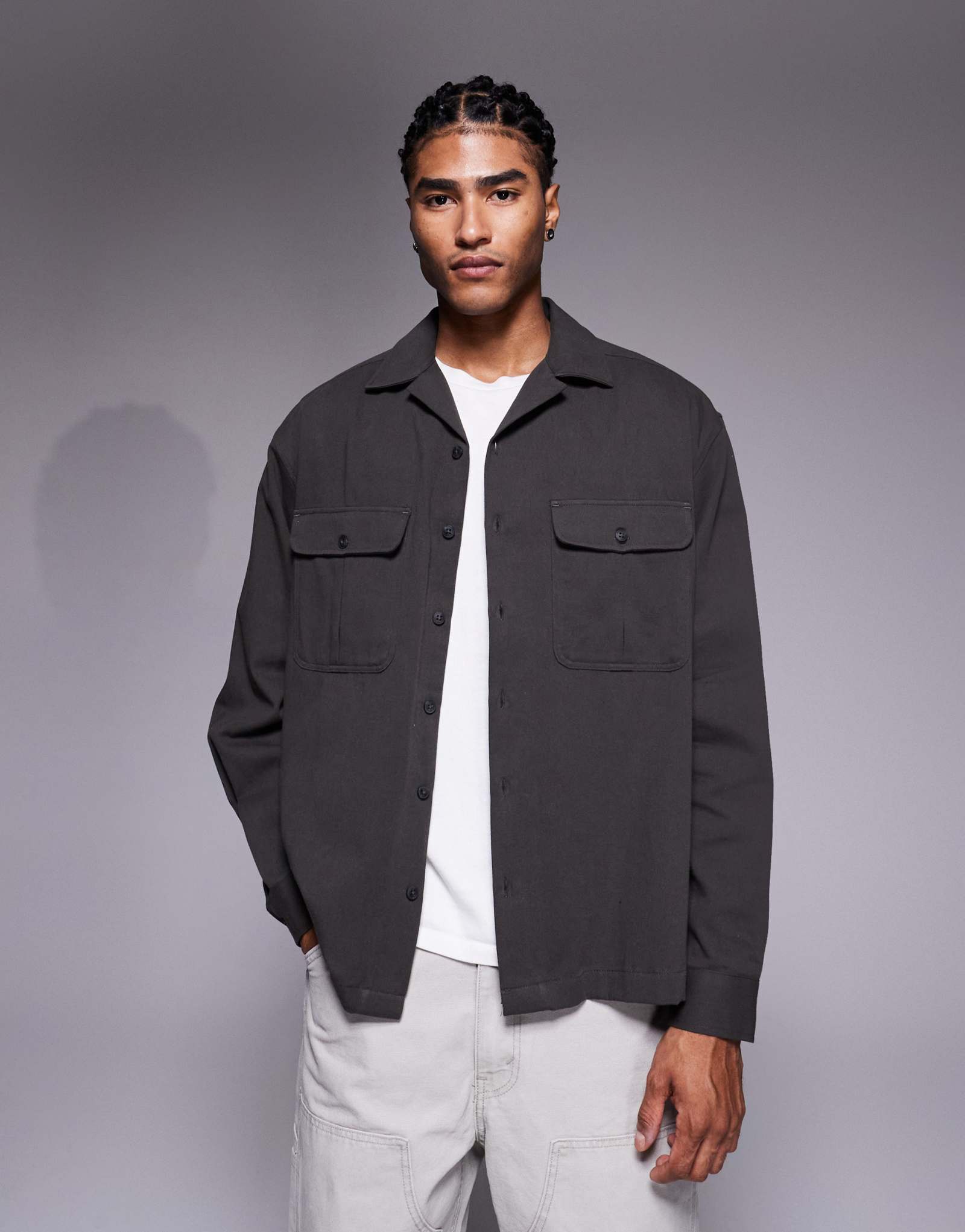 ДИЗАЙНЕРСКАЯ рубашка оверсайз с отложным воротником и накладным карманом ASOS DESIGN из саржи цвета хаки