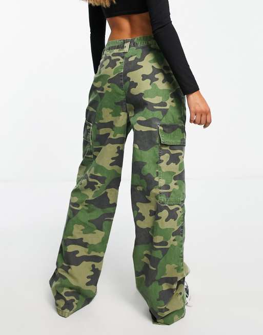 ASOS DESIGN oversized cargo pants in khaki camo, 2 of 4