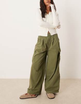 oversized cargo pants with pleats in khaki-Green