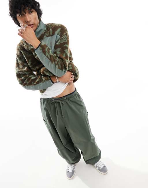 ASOS DESIGN - Oversized cargobroek met ballon-parachutepijpen in kaki, 2 van 5