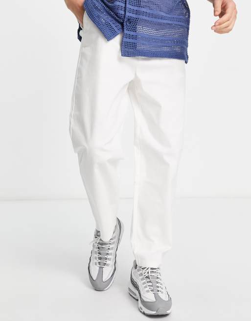 ASOS DESIGN - Oversized chino met toelopende pasvorm in wit