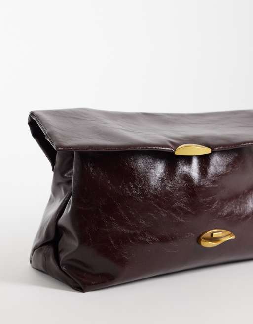 ASOS DESIGN oversized clutch i burgundy med metaldetalje, 3 af 4