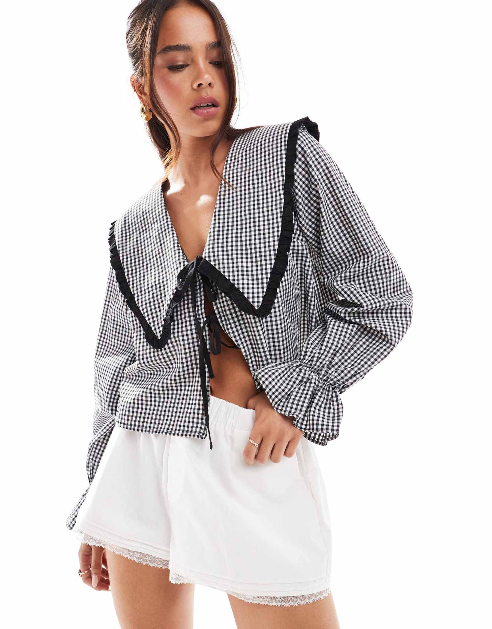 Блузка с объемным воротником и завязкой спереди от ASOS DESIGN в черную полоску