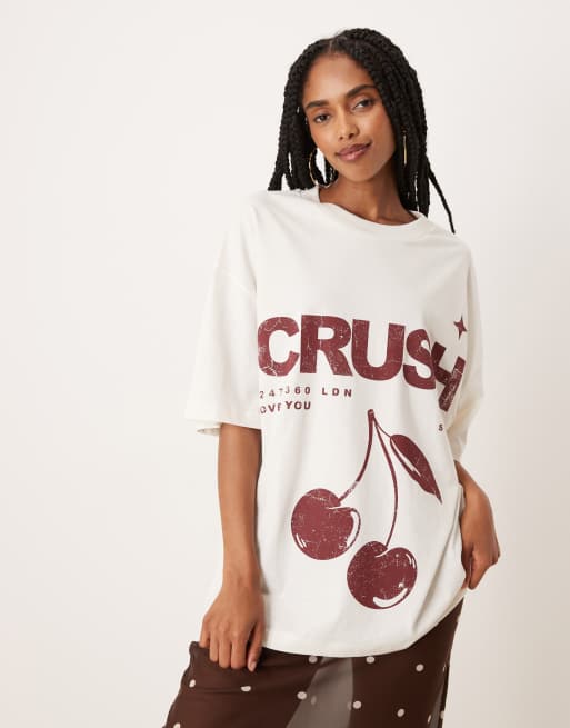 ASOS DESIGN - Oversized cremehvid T-shirt med 'Crush'-kirsebærprint, 2 af 4